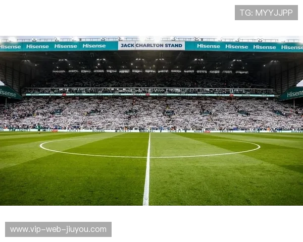 利兹联拉姆斯居右路的速度让训练场节奏不断被推高